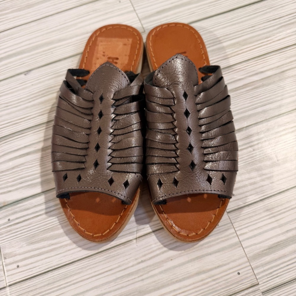 Huaraches by Bearpaw Womens 5 Pewter Metallic Leather Woven Slide Sandals Mules